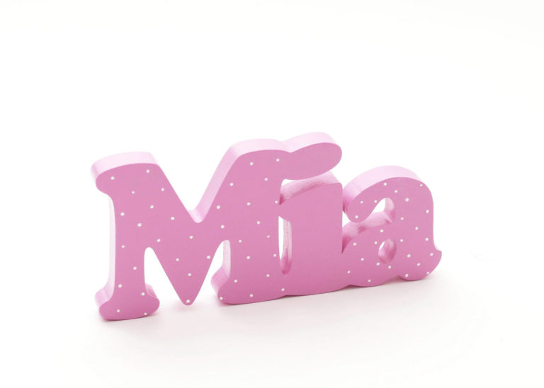 Drveno ukrasno ime za devojčice pink boje Mia Drveno ukrasno ime u štampanom fontu. Ukrasna drvena imena i slova u štampanom fontu. Samostojeća slova. imena za zid.